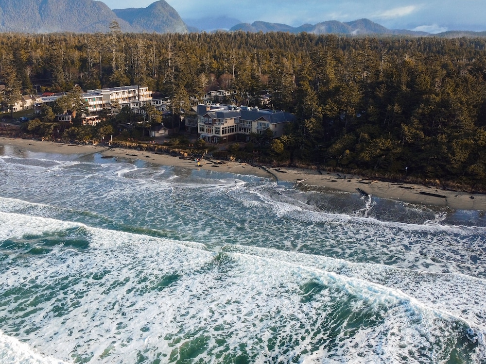Long Beach Lodge Resort 69/72