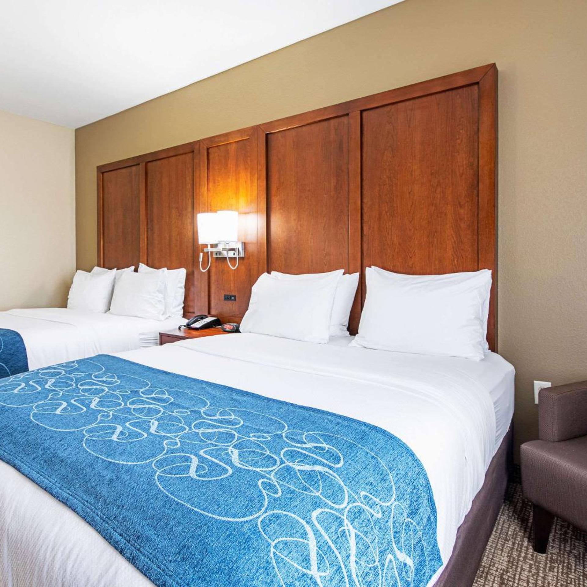 غرفة بسريرين كوين لذوي الإعاقة، Comfort Inn & Suites Pine Bluff 2/6