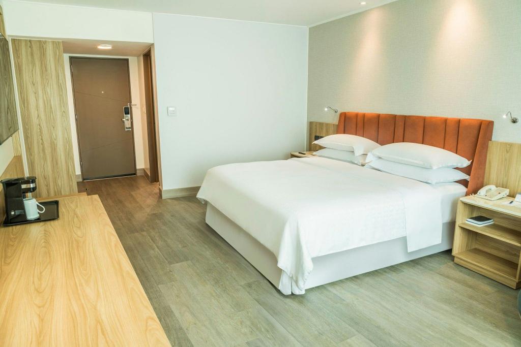 Renovated, Deluxe, King Bed, High Floor