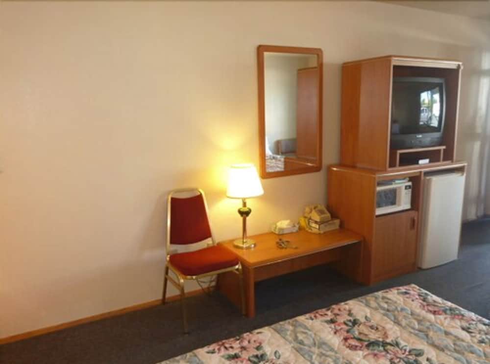 Milwaukie Inn Portland South 25/55