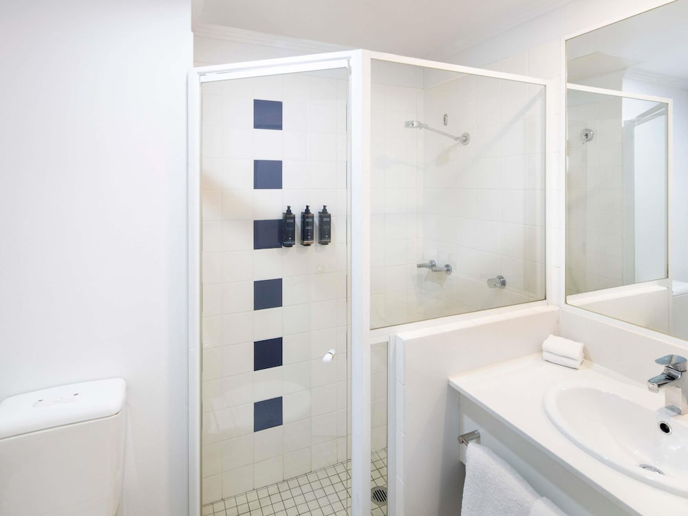 Mercure Brisbane Garden City 66/67