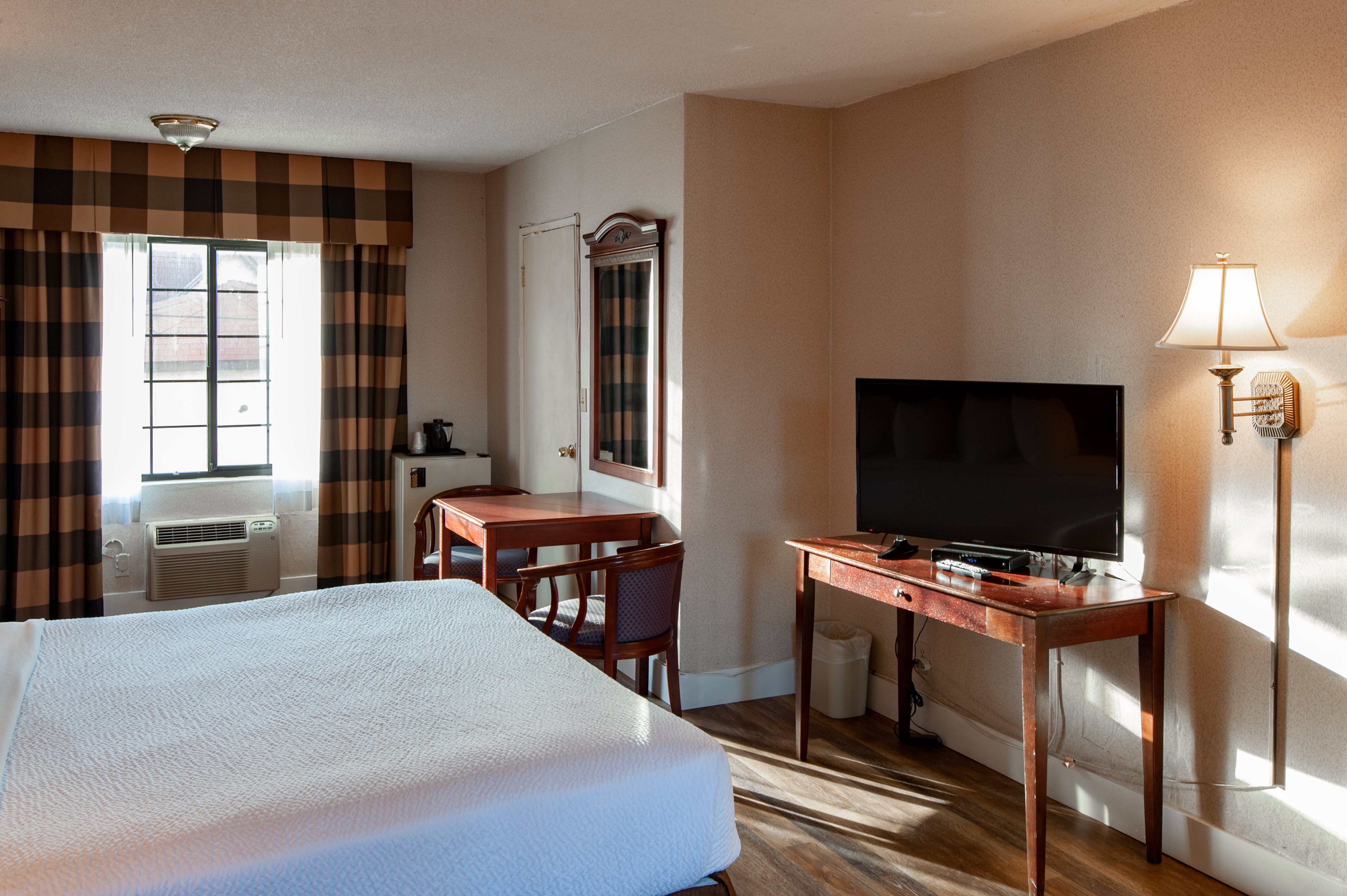 Studio City Court Yard Hotel 25/64