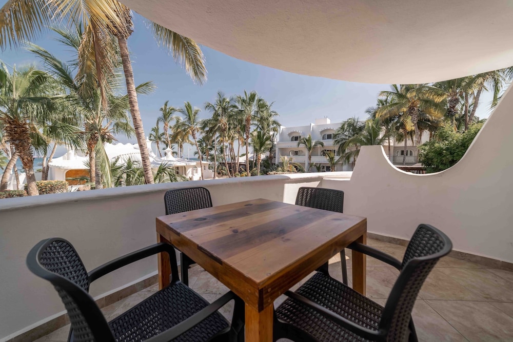 Club Del Moro Hotel Suites 57/72