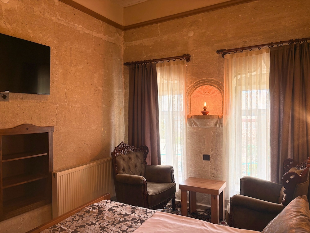 Elysee Cave House 89/100