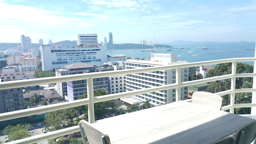 Vtsix Condo Rentals at View Talay 6 Pattaya 2/71
