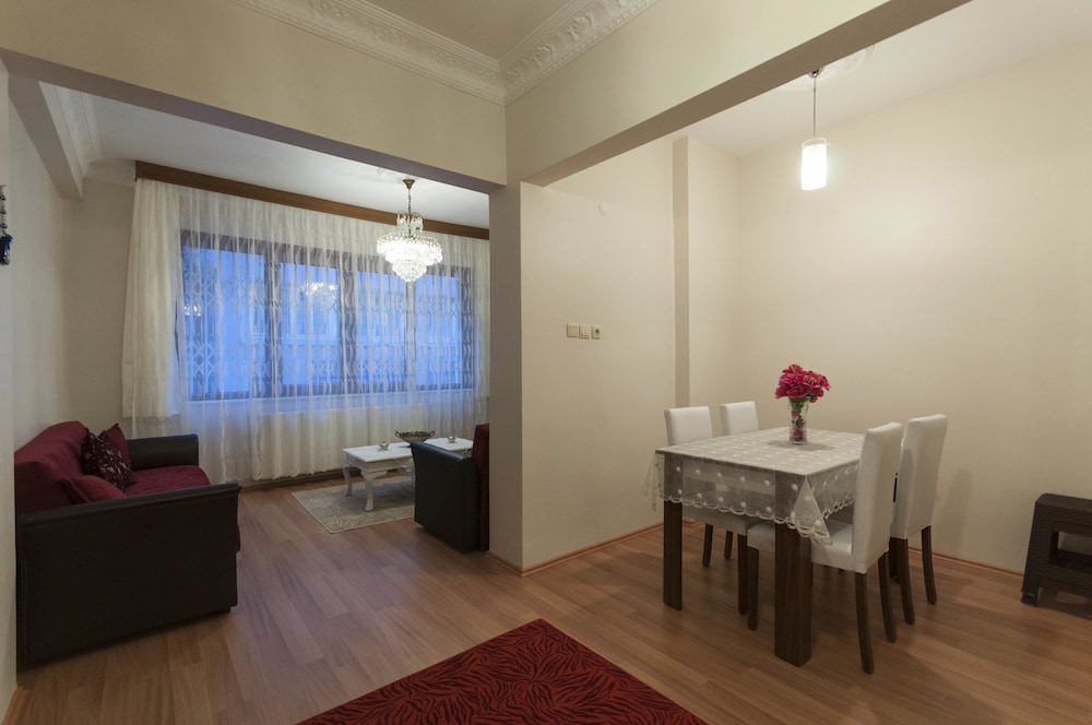 Zendy Suite Hotel 70/88