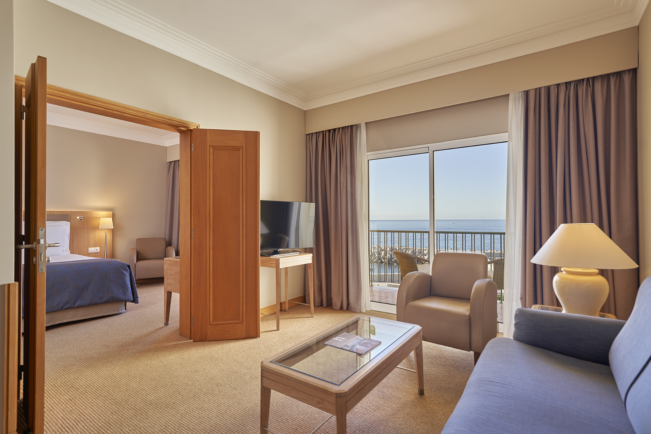 Suite, Sea View