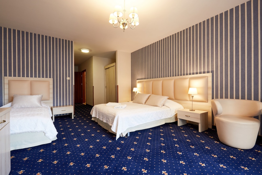 ROOM, TRIPLE