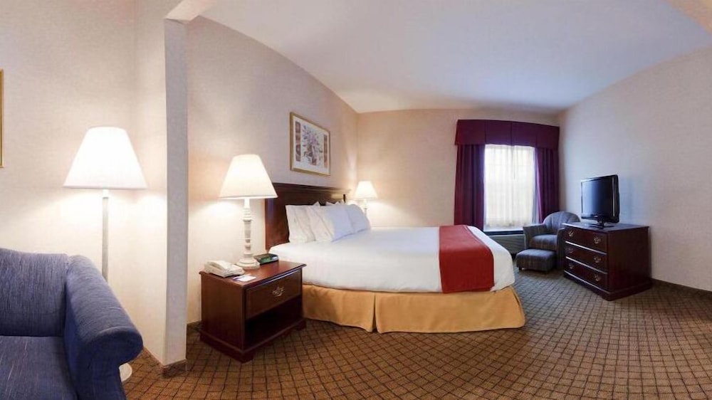 Wingate By Wyndham Roseville Detroit 7/17