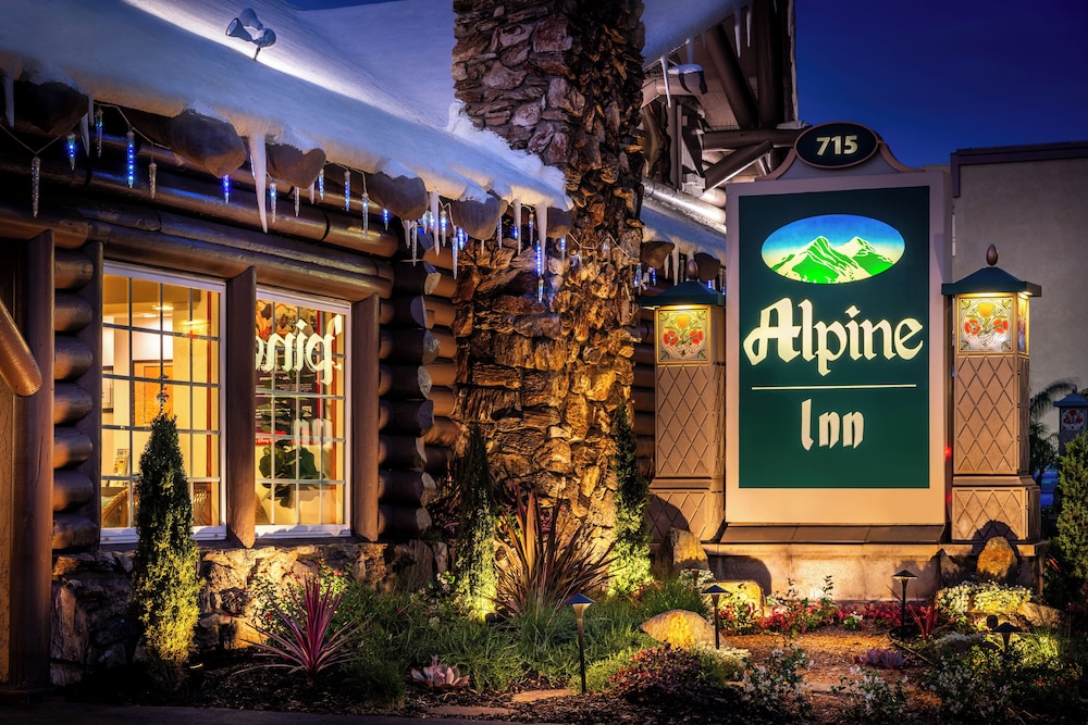Alpine Inn Near Convention Center And the Park 2/44
