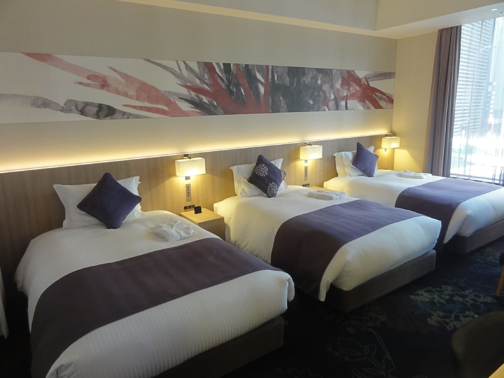 DELUXE, 3 BEDS, CORNER