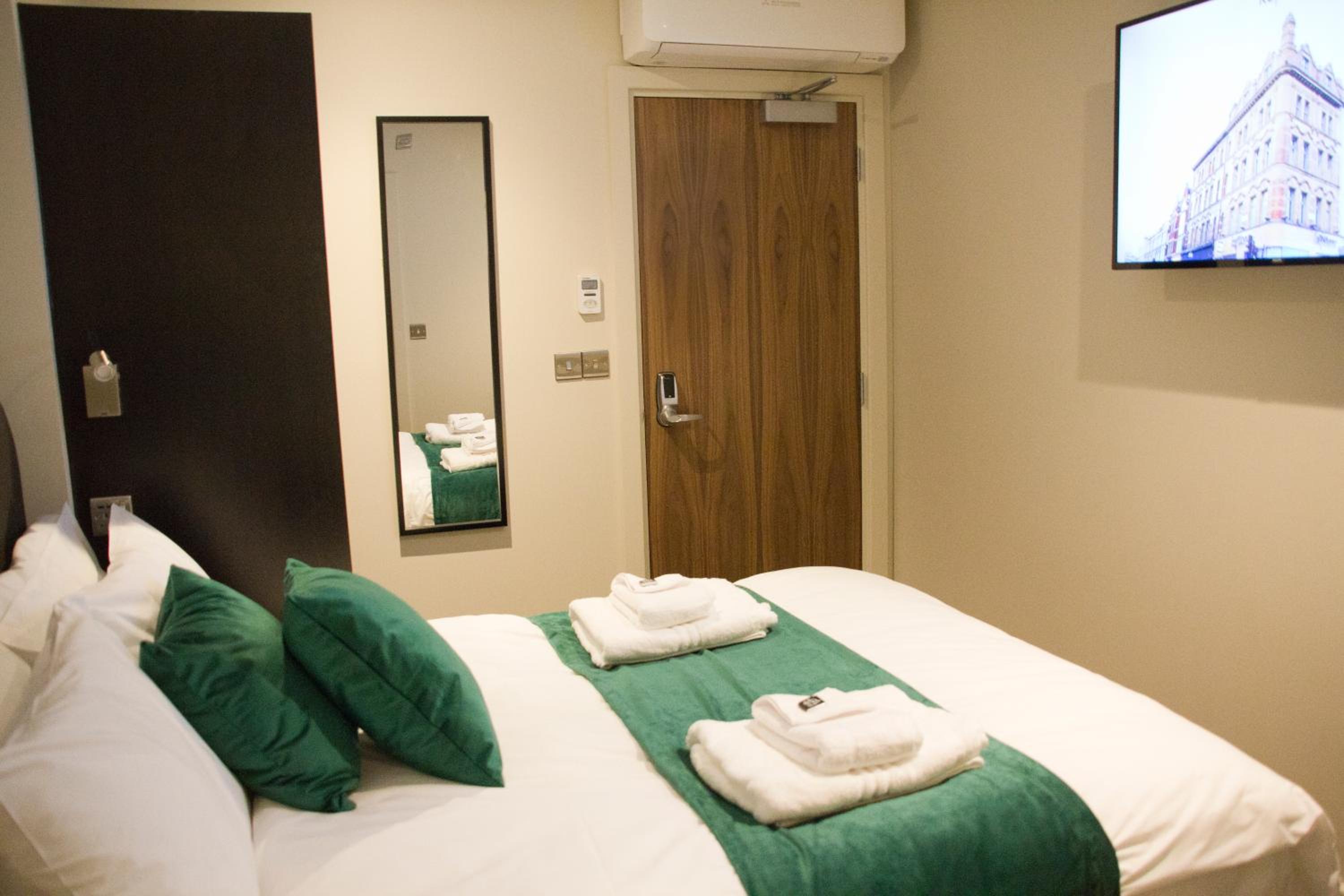 Room, Double Bed, No Window