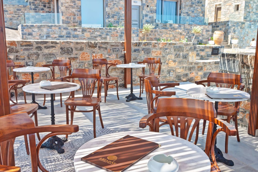Royal Marmin Bay Boutique and Art Hotel 29/50