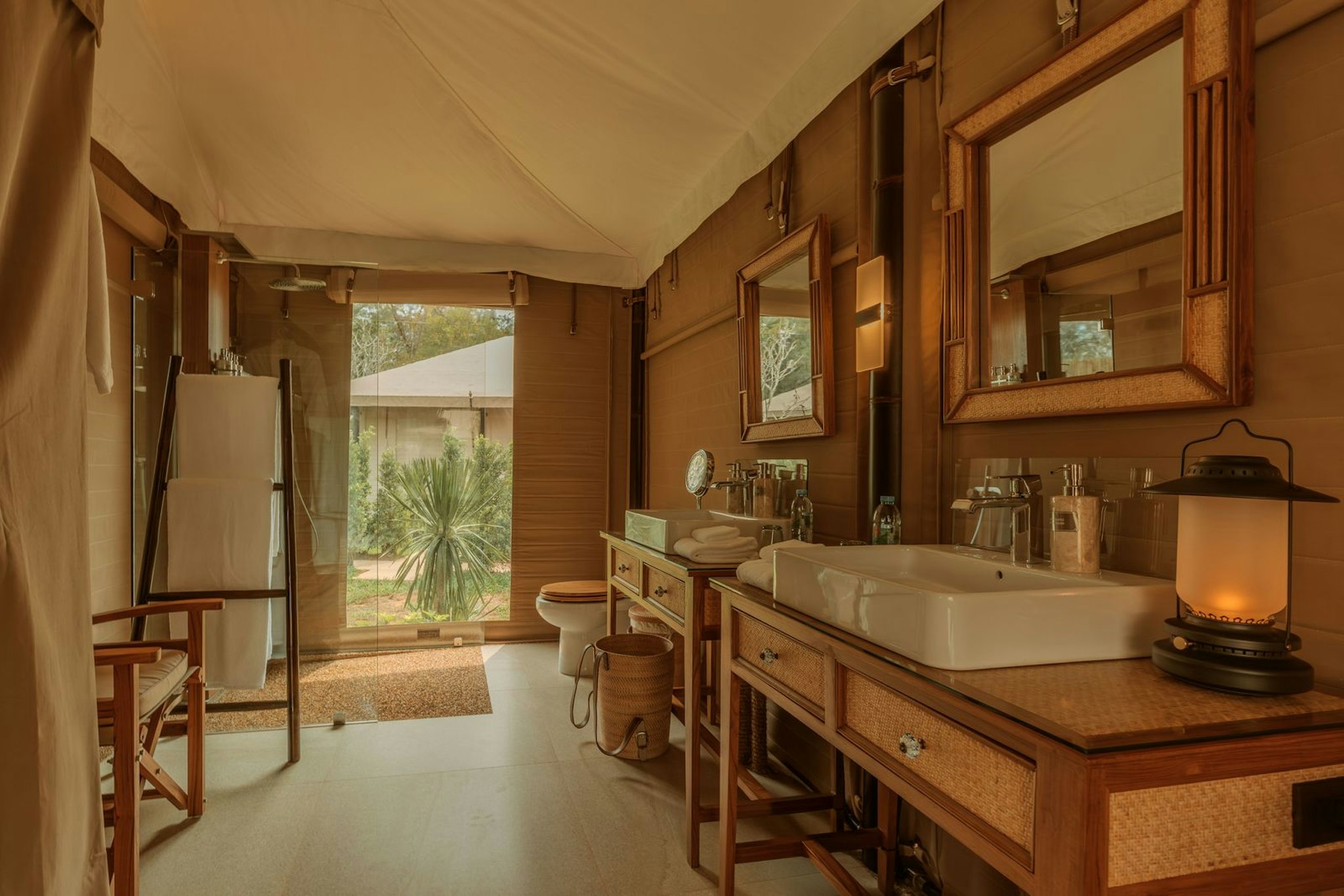 2 Bedrooms, Lagoon, Pool, Tent, Suite
