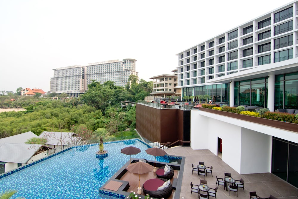 Way Hotel 67/73