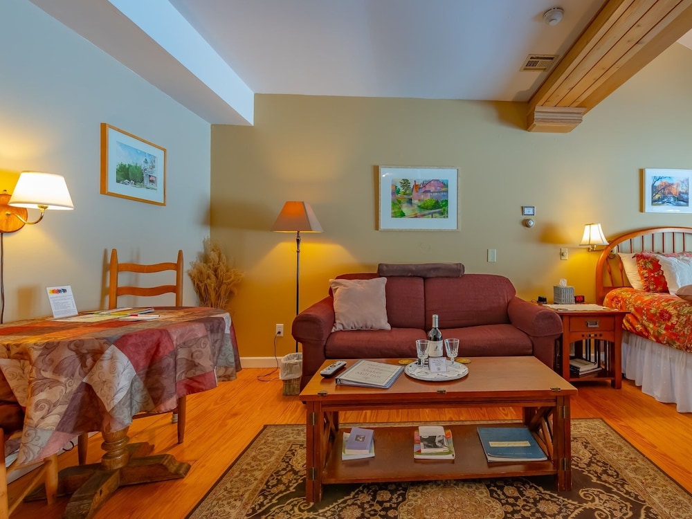 Shaker Mill Inn 24/50