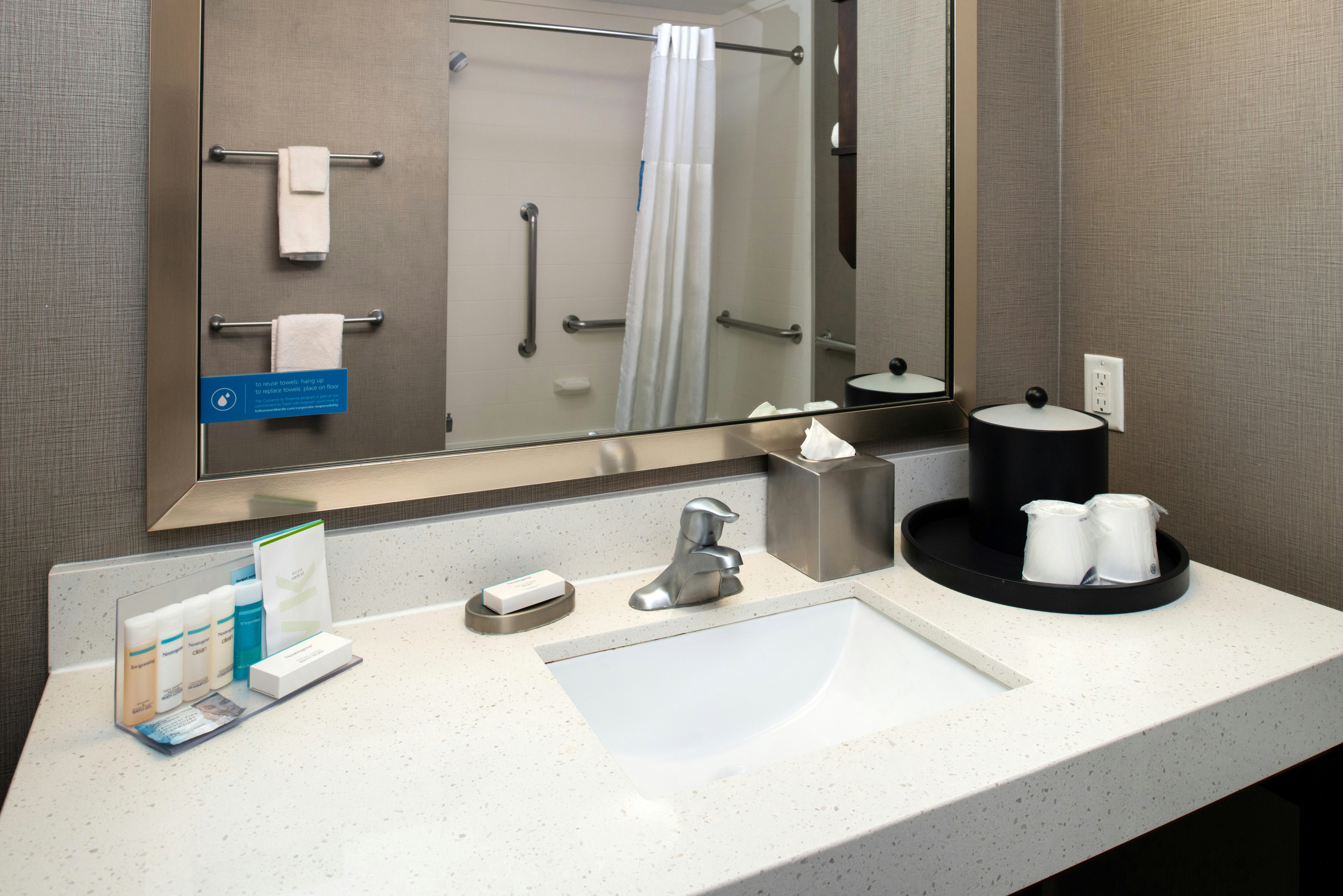 Hampton Inn And Suites Greensborocoliseum 56/59