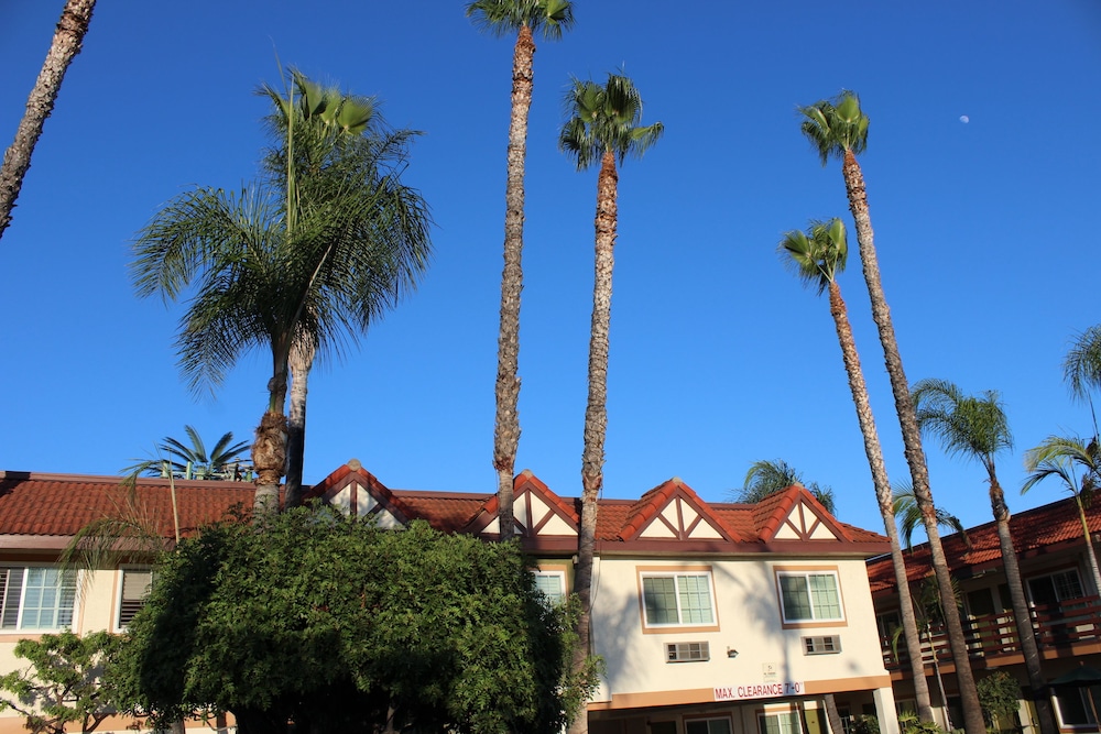 Garden Inn San Gabriel 52/57