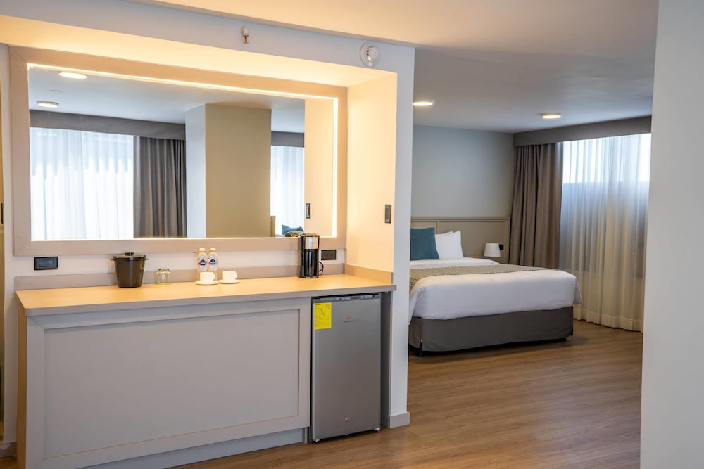 Room, Multiple Beds, La Quinta by Wyndham Quito 7/10