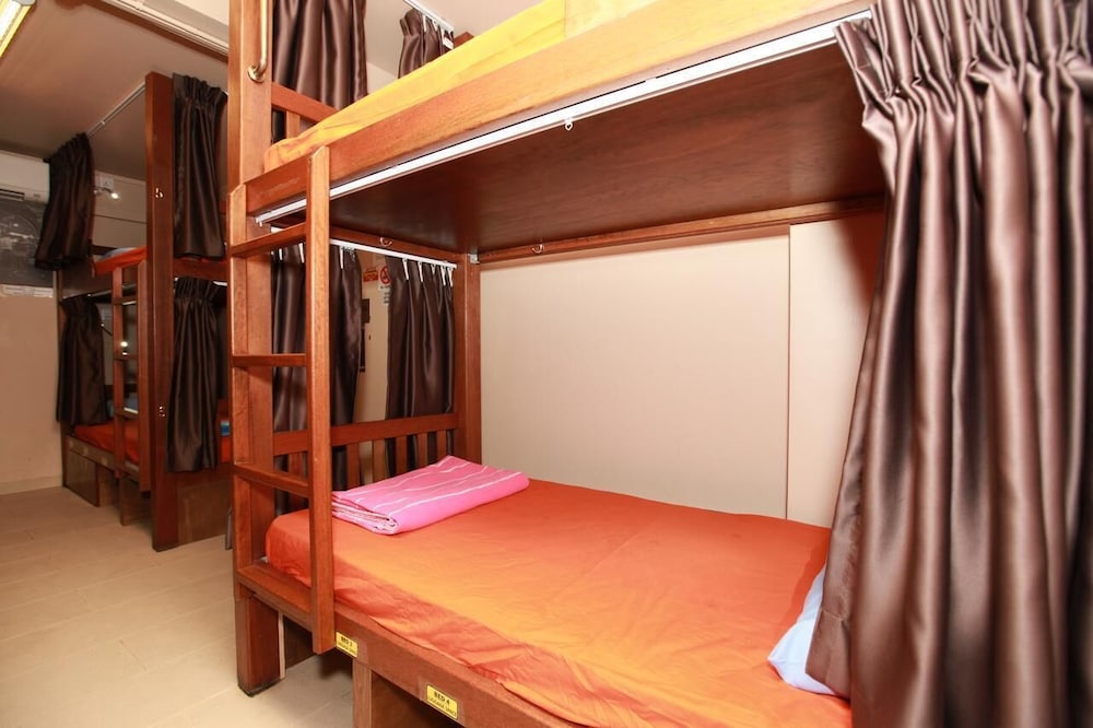 Mixed Dorm, 8 Beds, No Window