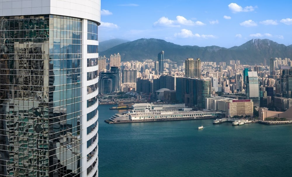 Island Shangri La Hong Kong 62/67