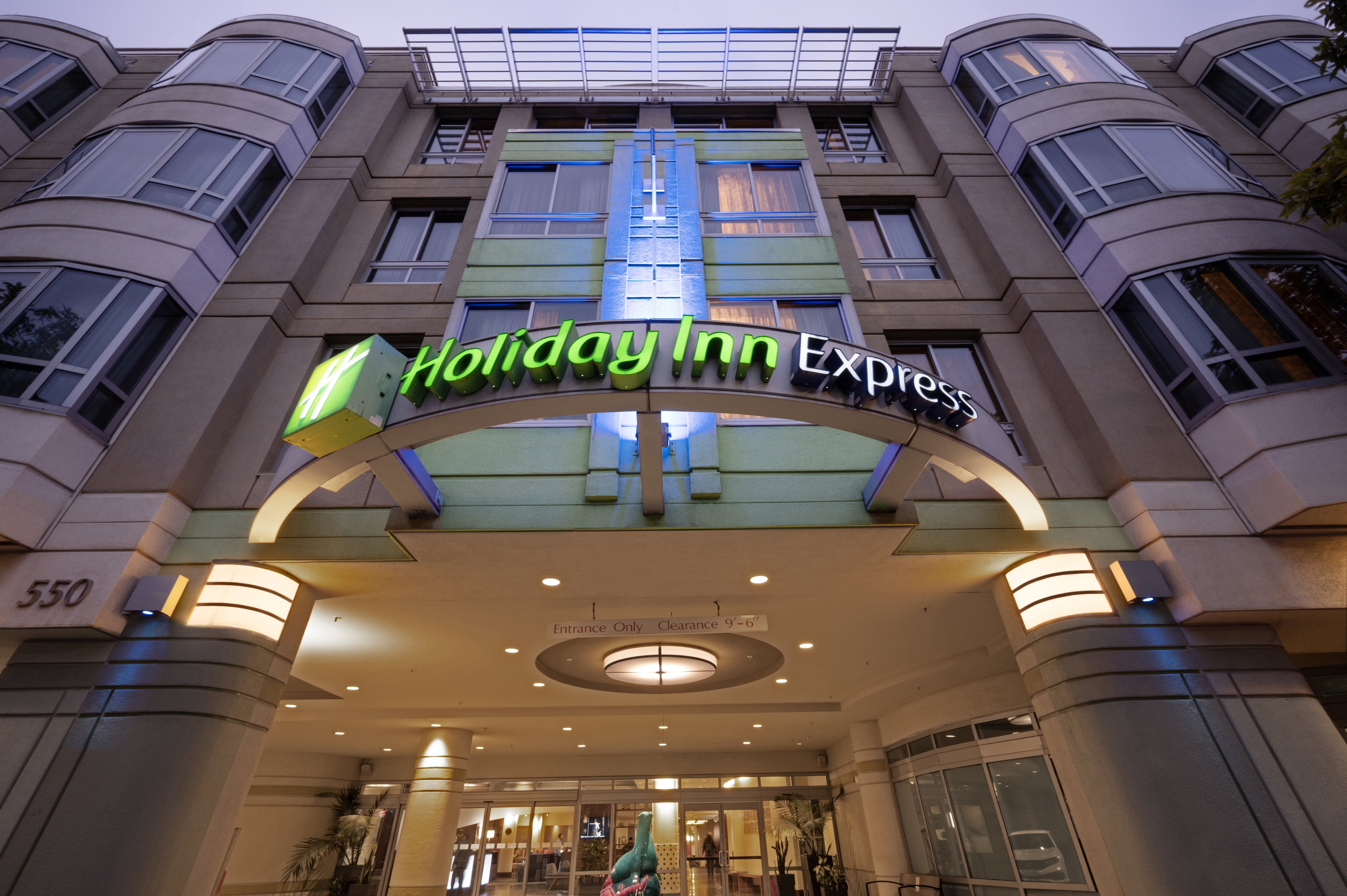 Holiday Inn Express and Suites Fishermans Wharf 1/59