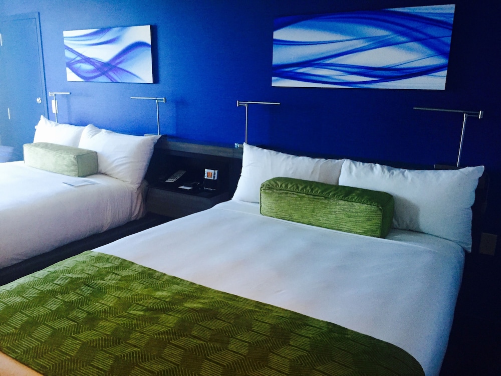 The Royal Sonesta Boston 10/33