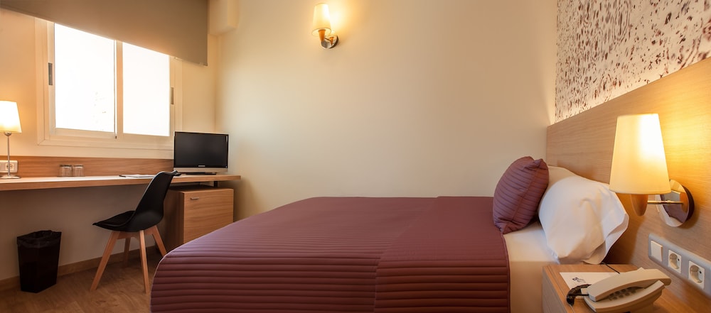 ROOM, SINGLE