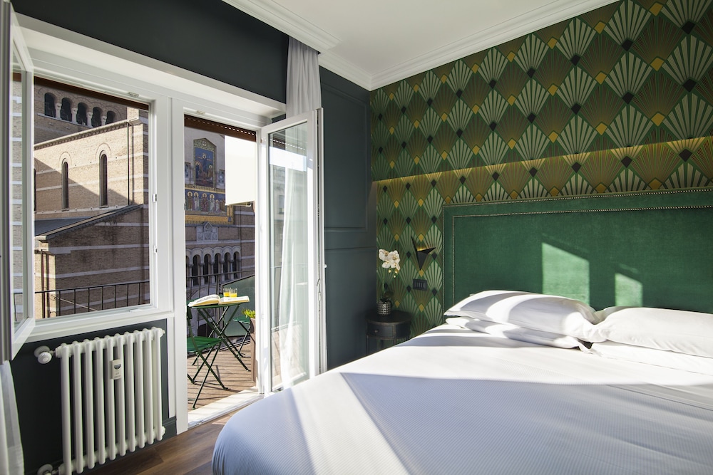 Seven Suites 24/58