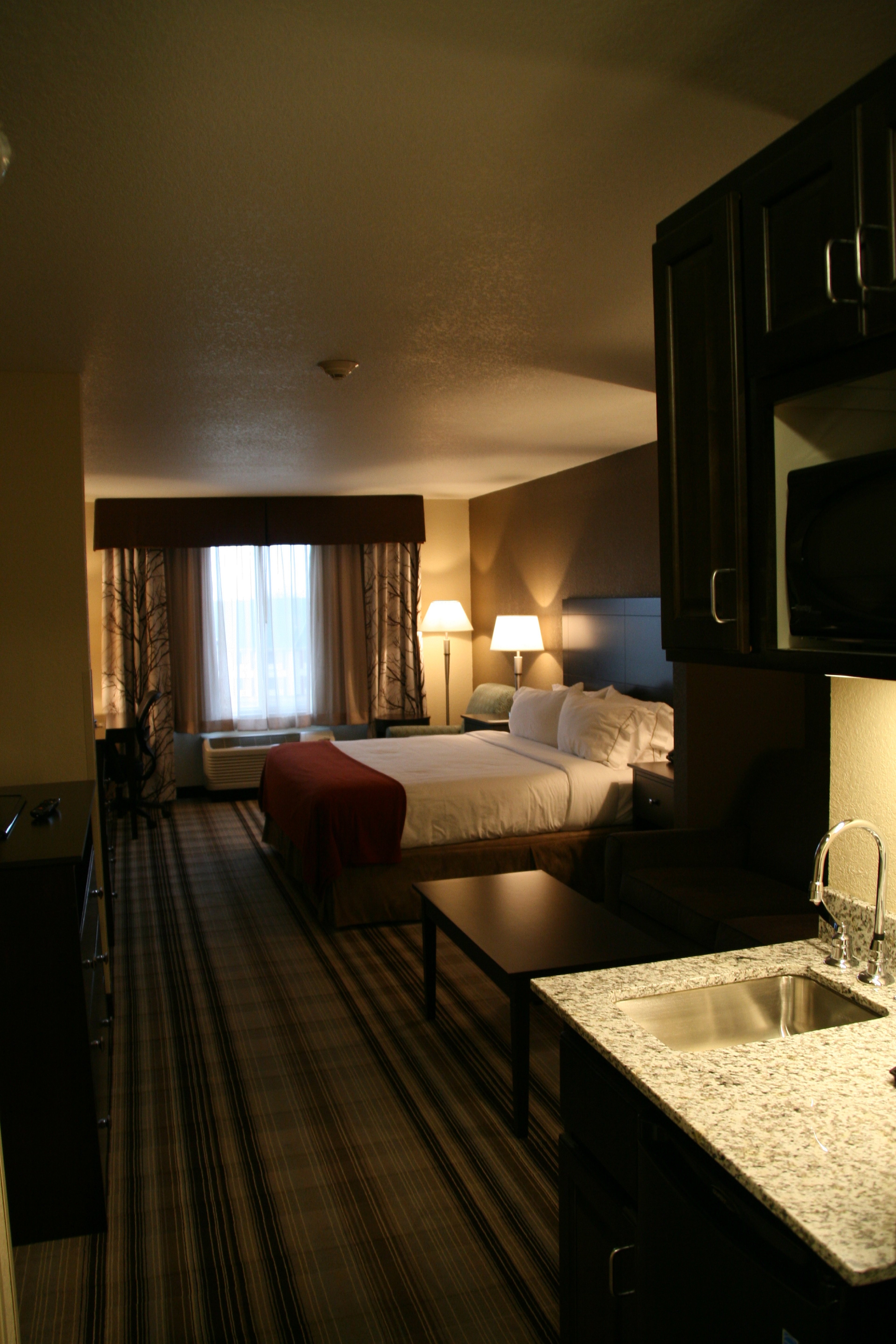 Holiday Inn Express Suites Nevada 50/66