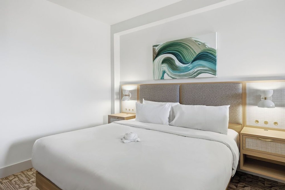 2 Bedrooms, Loft, Suite, 1 King and 2 Queen Beds, Sofa