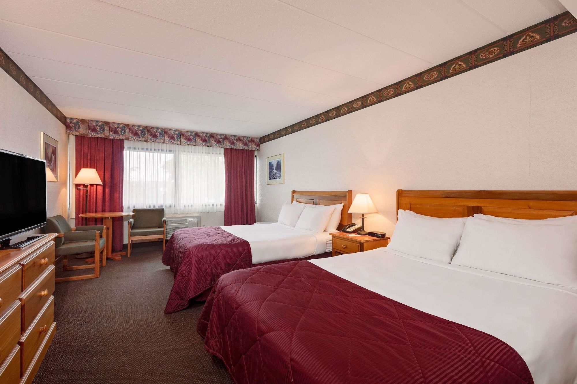 Room, 2 Queen Beds, Main Floor, Accessible