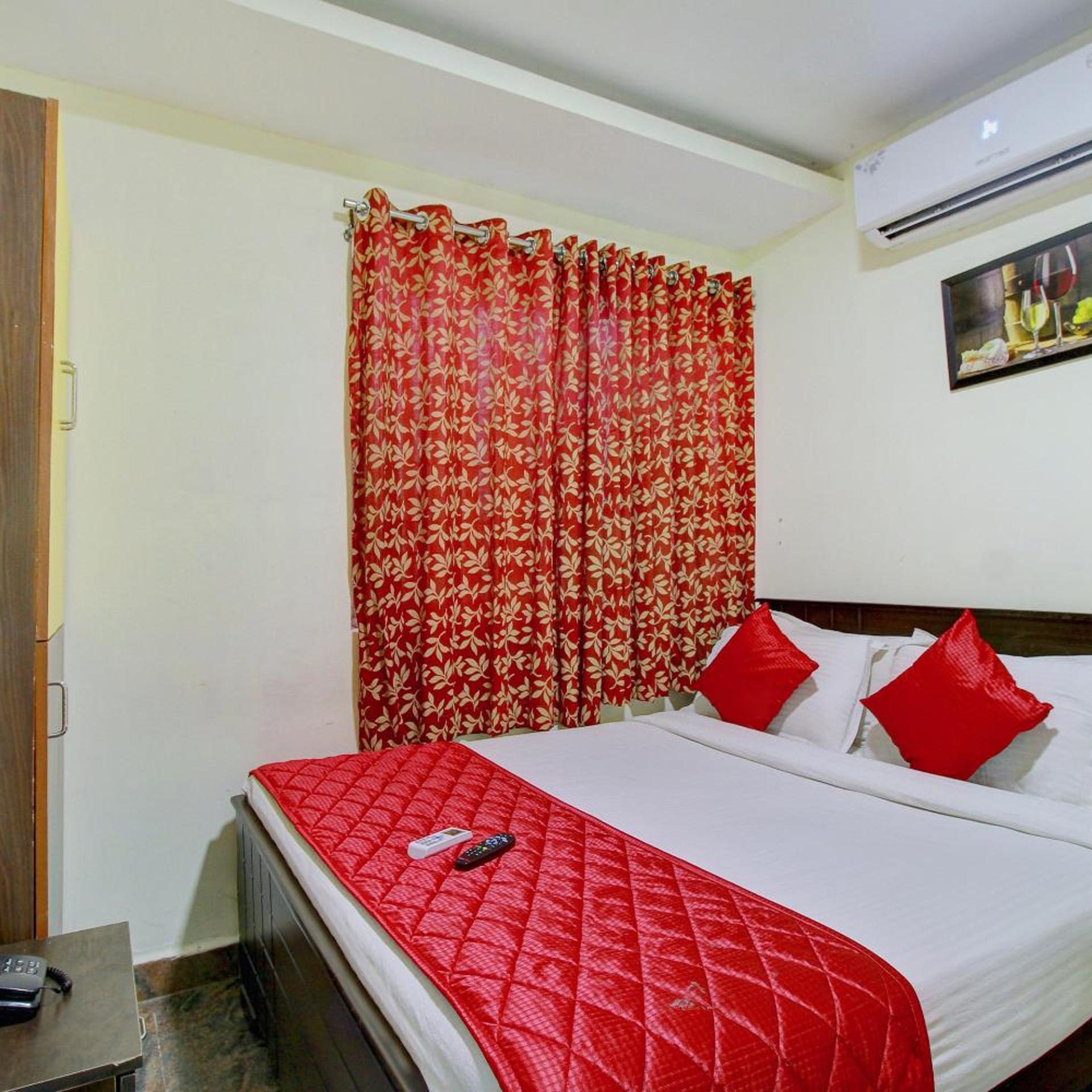 Oyo 4584 India Gate 12/54