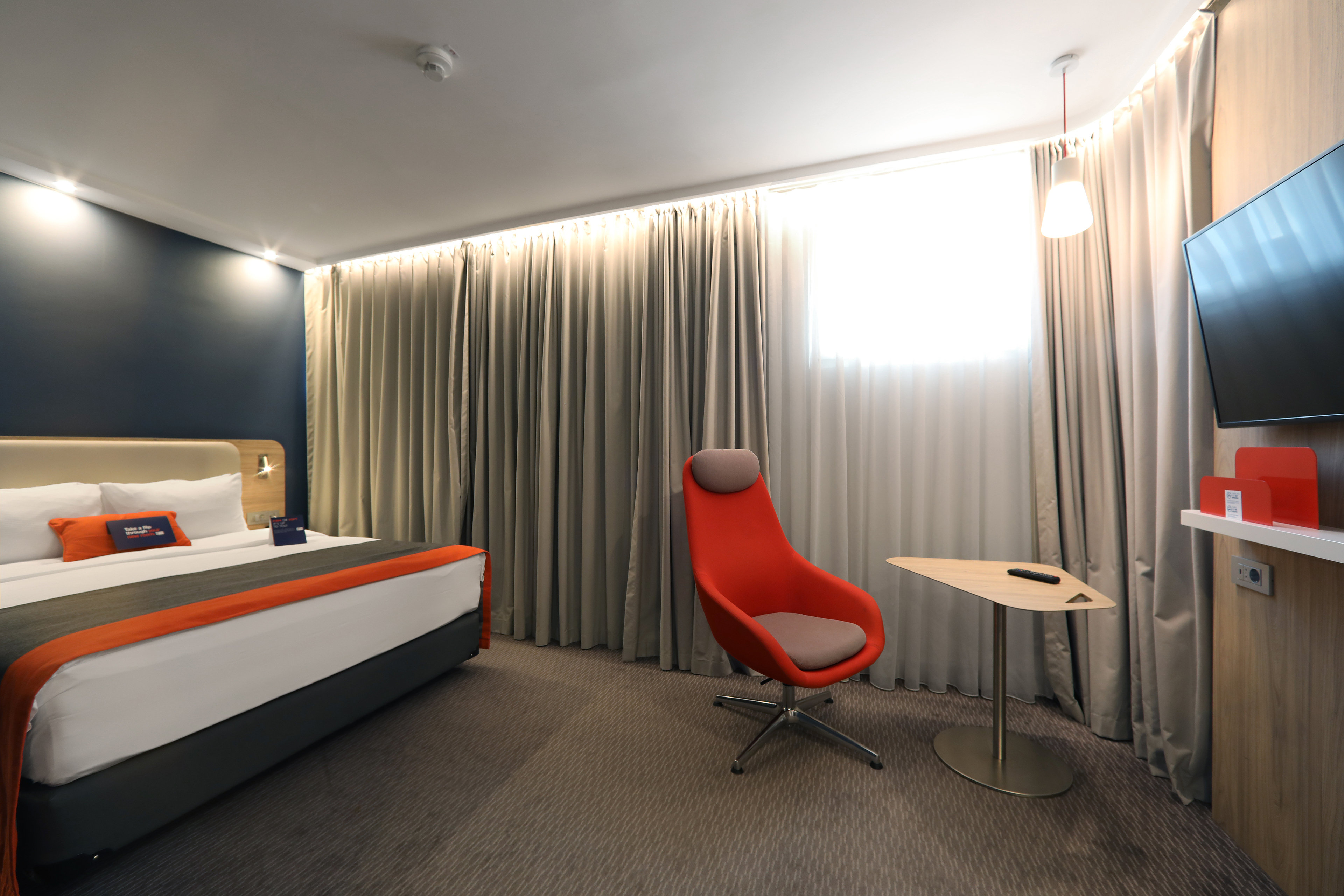 Basement, Queen Bed