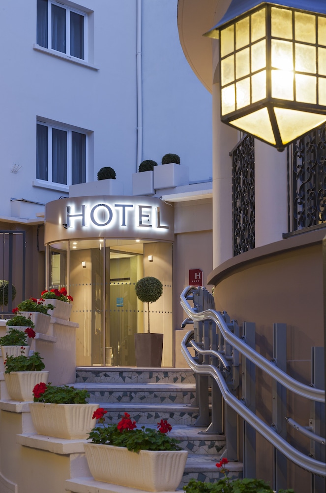 Timhotel Opera Blanche Fontaine in PARIS
