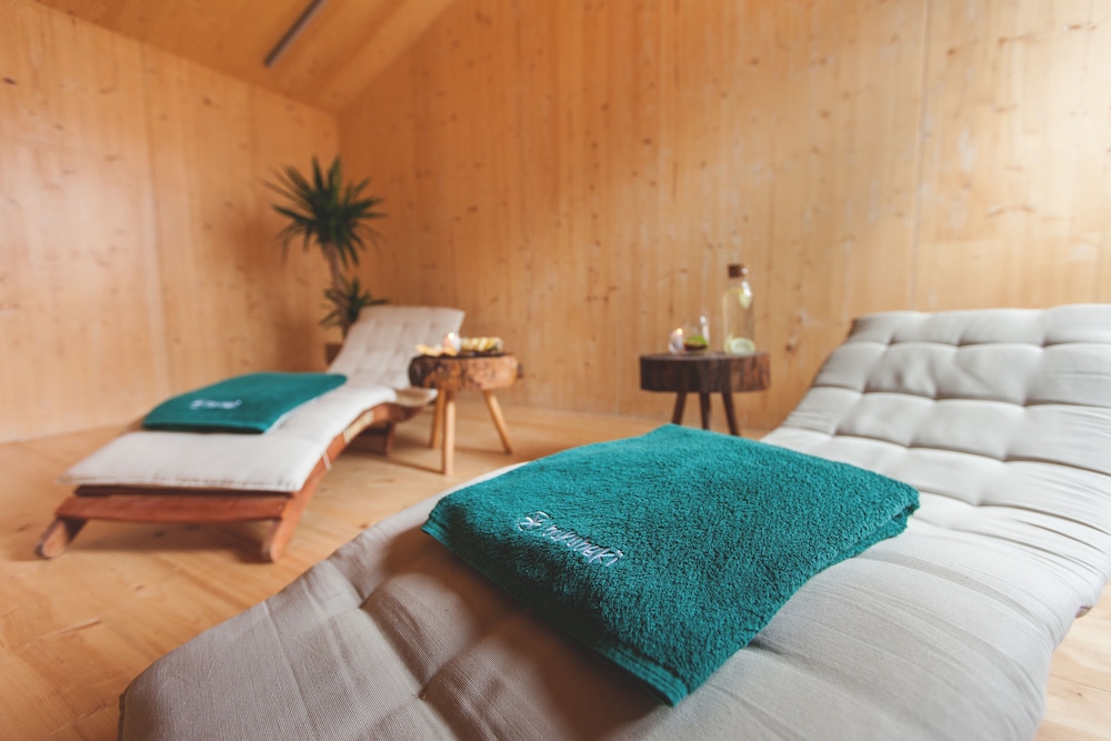 Bukubaki Eco Surf Resort 26/50