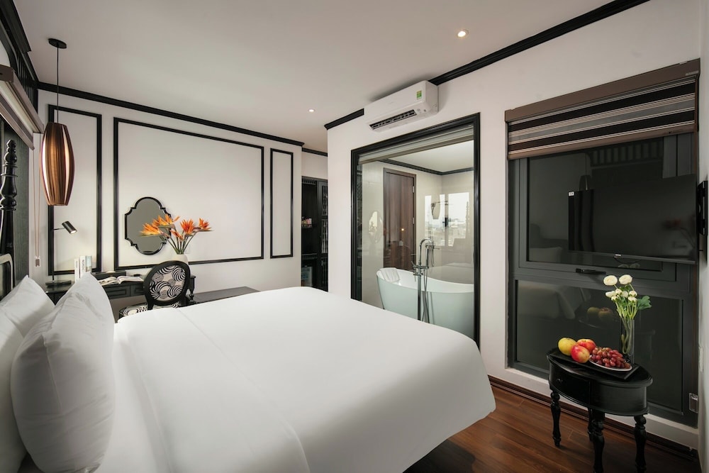 Hanoi Le Chateau Hotel & Spa 3/50