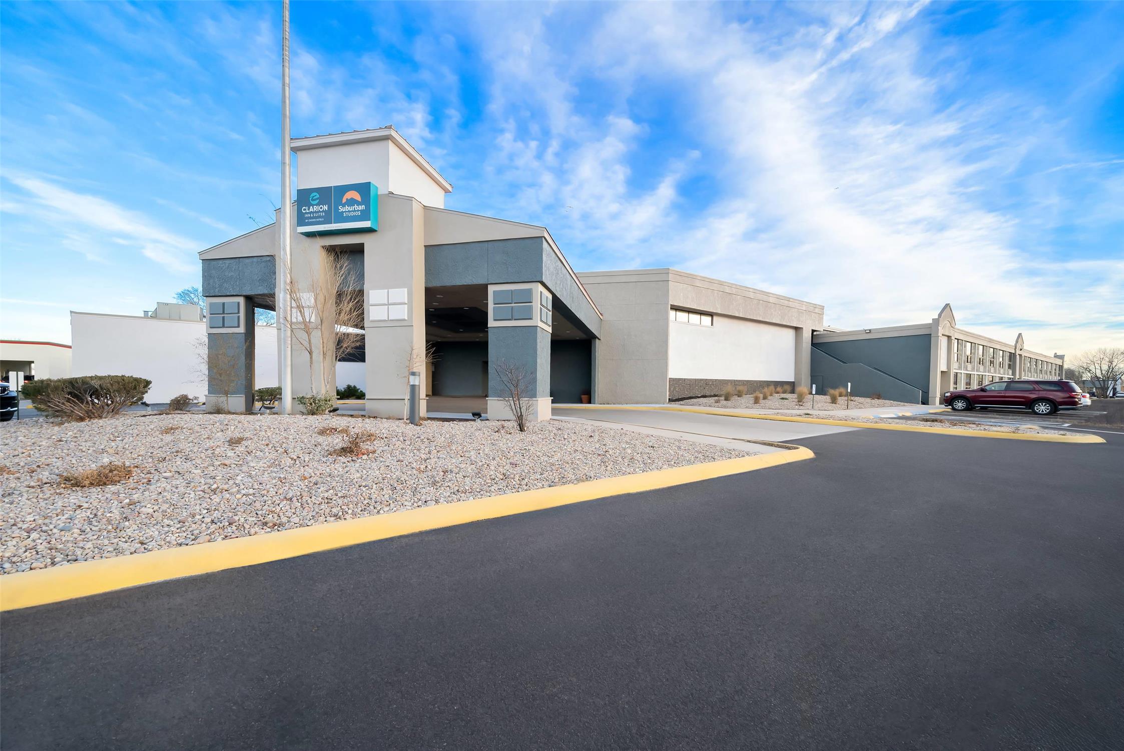 Suburban Studios Kearney, NE 41/49