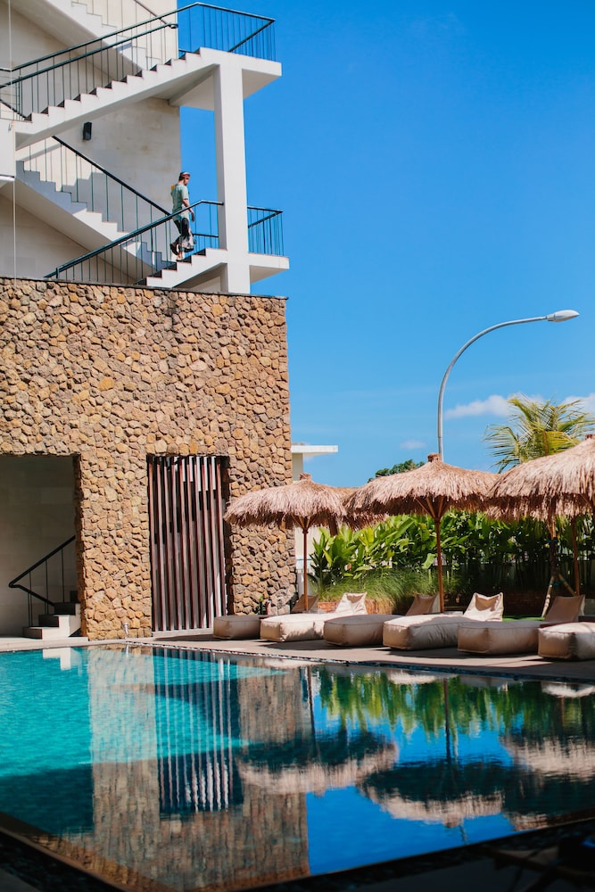 Mahogany Boutique Hotel 44/50