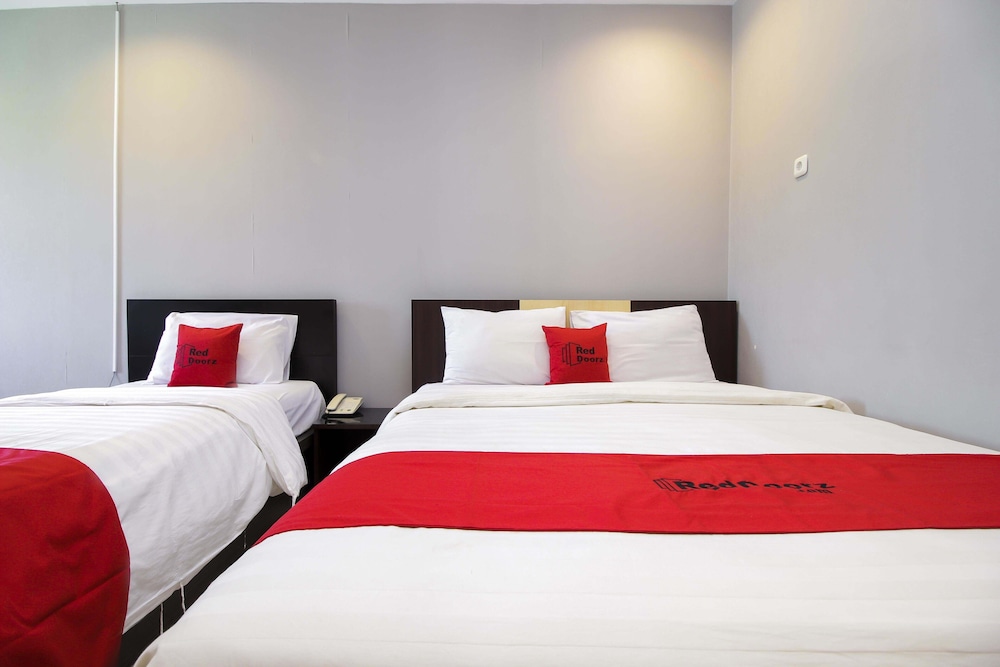 RedDoorz Plus @ Paal 2 Manado (RedDoorz - Elfah Hotel) 16/41