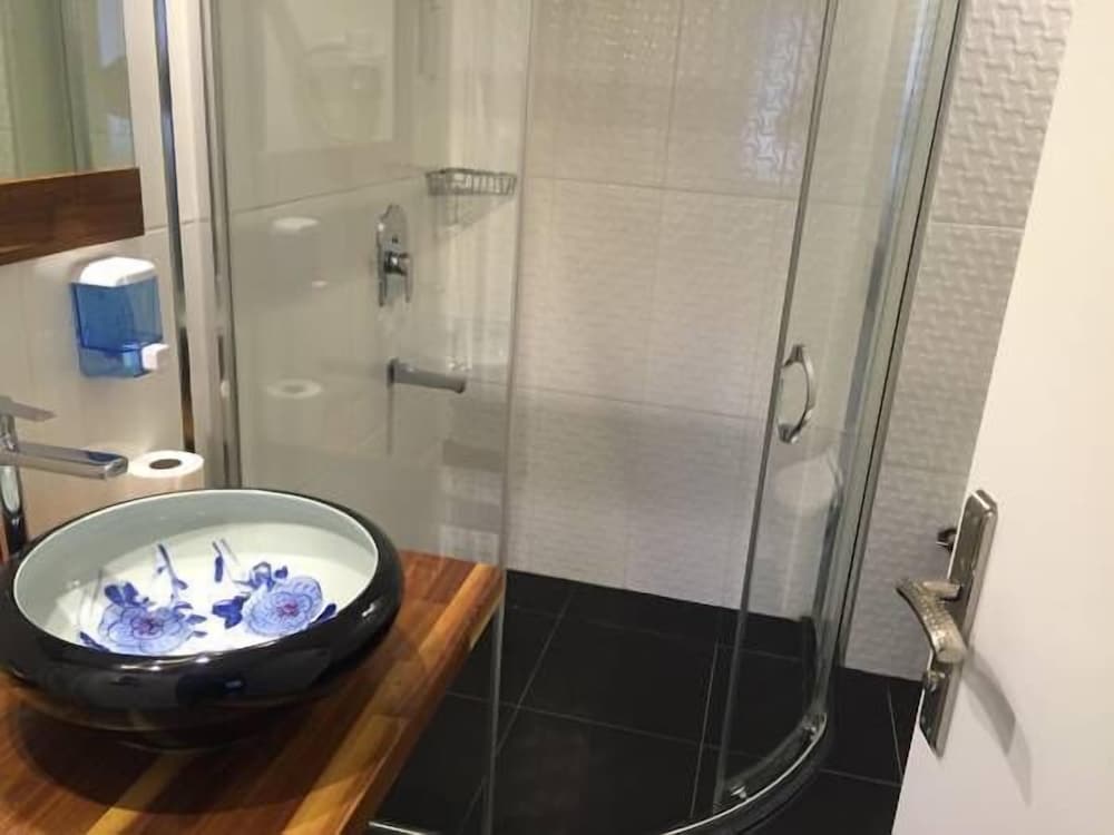 Sahin Hotel 2 35/36