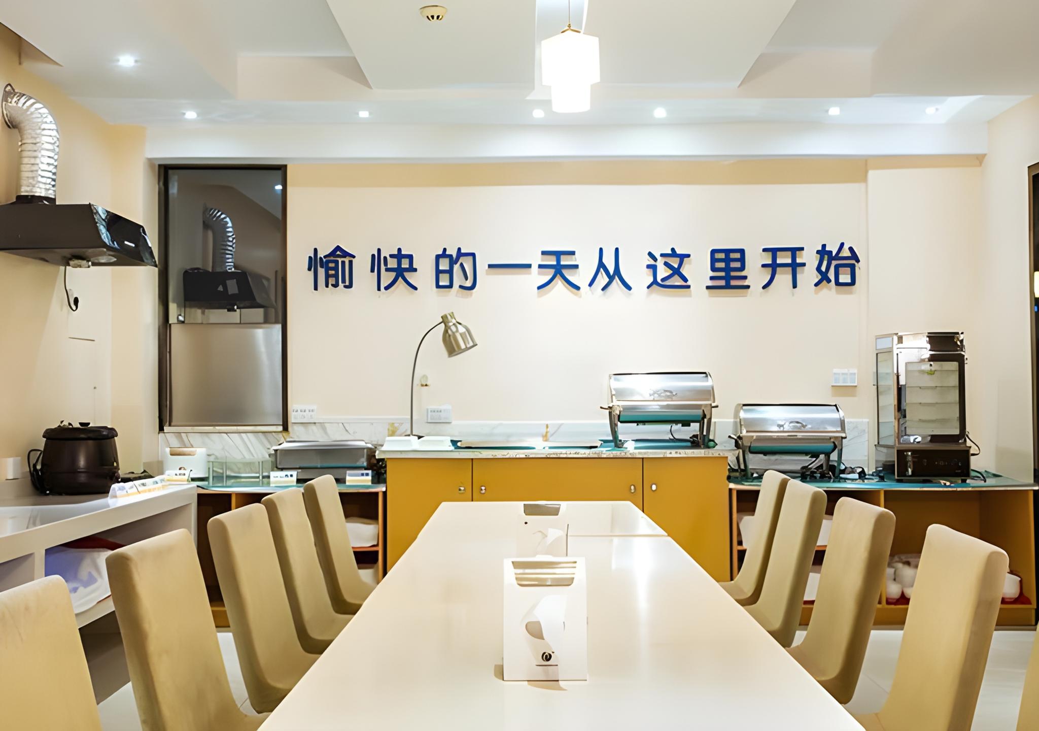 City Comfort Inn (Hezhou Guposhan Avenue) 41/48