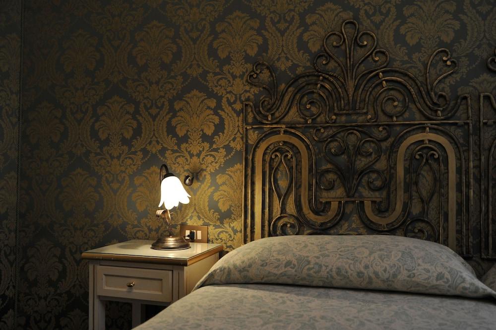 La Fenice Et Des Artistes