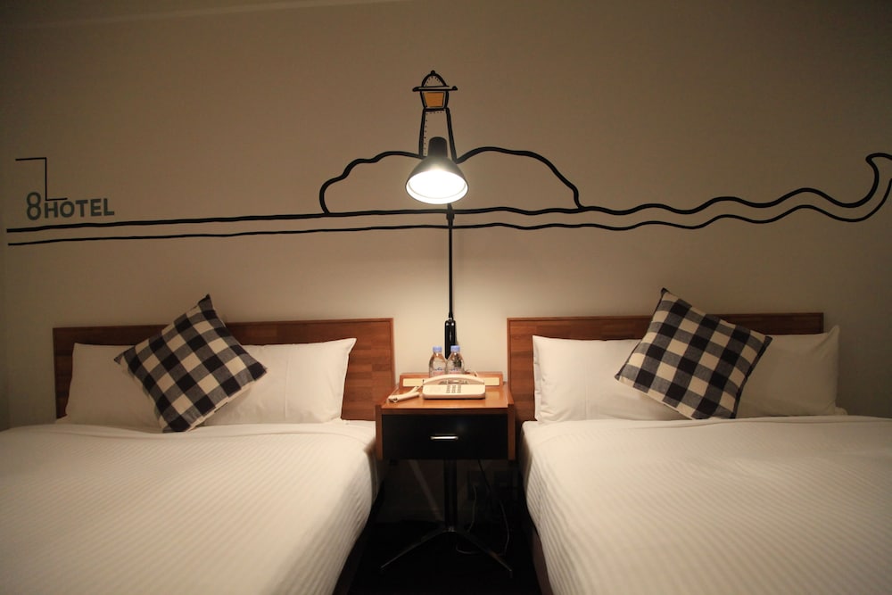 8Hotel 25/63