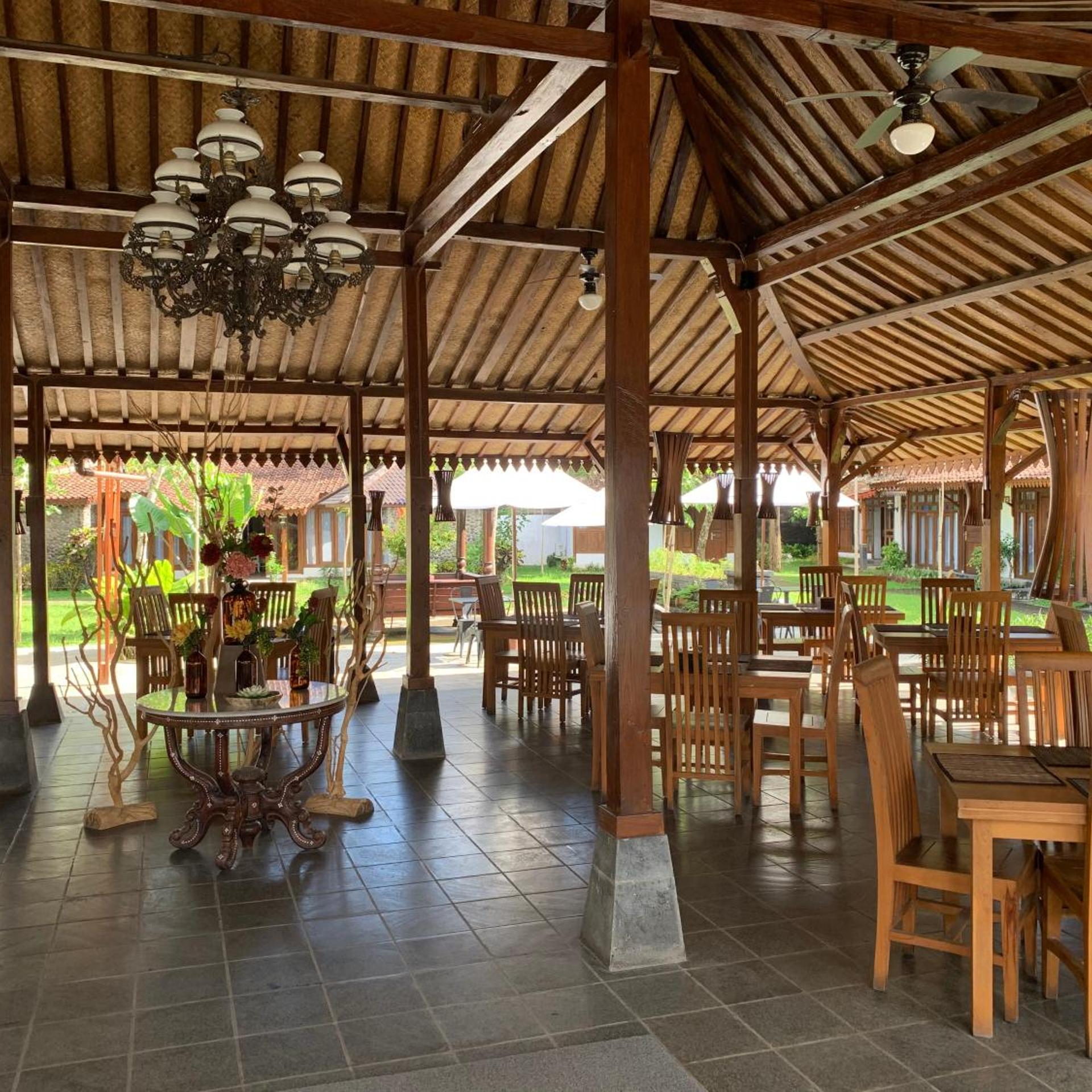 The Nalaya Hotel & Resto 35/49