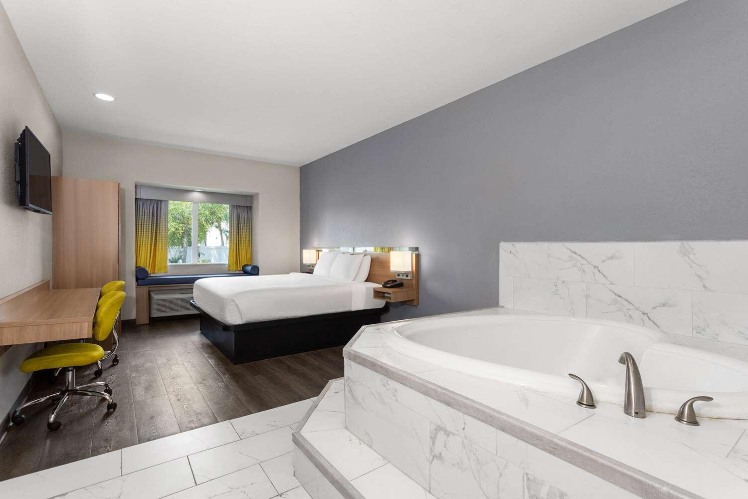 Microtel Inn & Suites by Wyndham Panama City 11/43