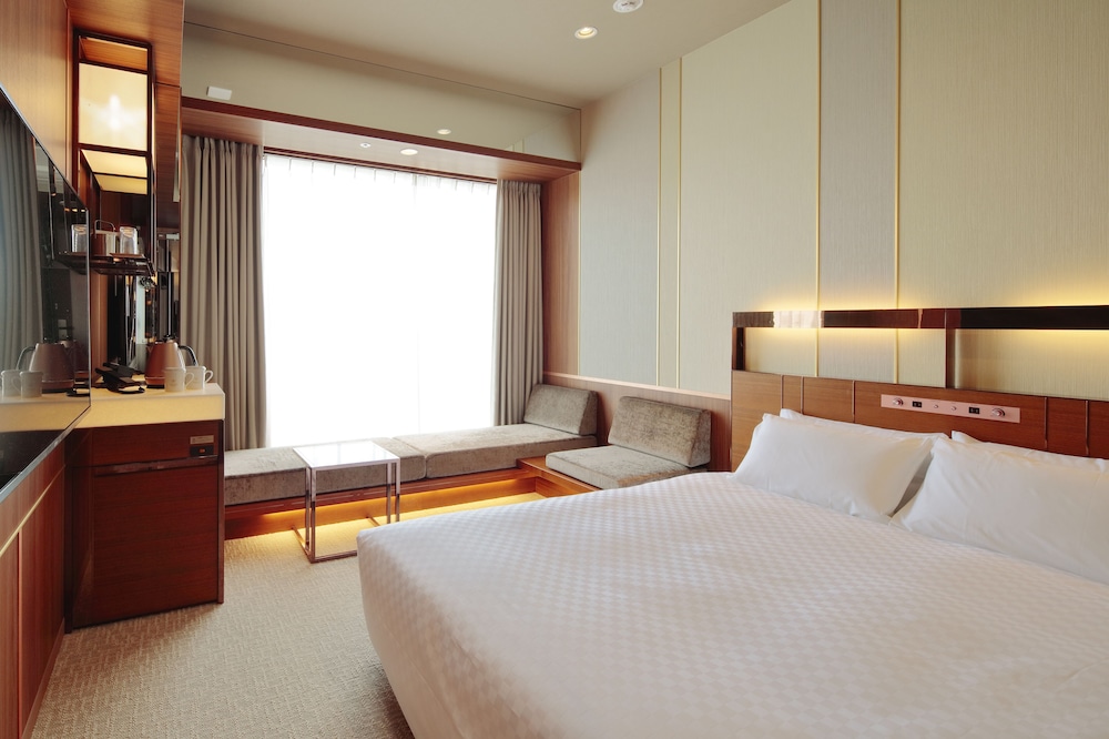 ROOM, SINGLE