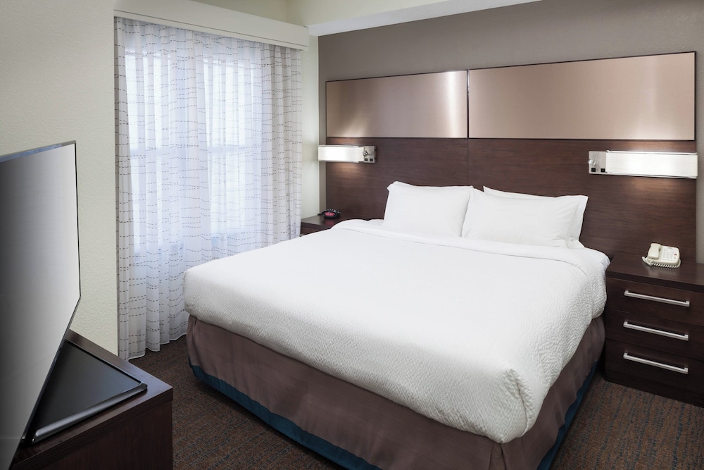 1 BEDROOM, SUITE, ACCESSIBLE