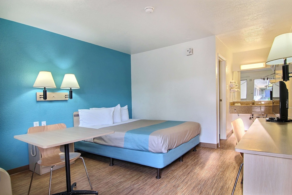 Motel6 Lubbock, TX 23/42