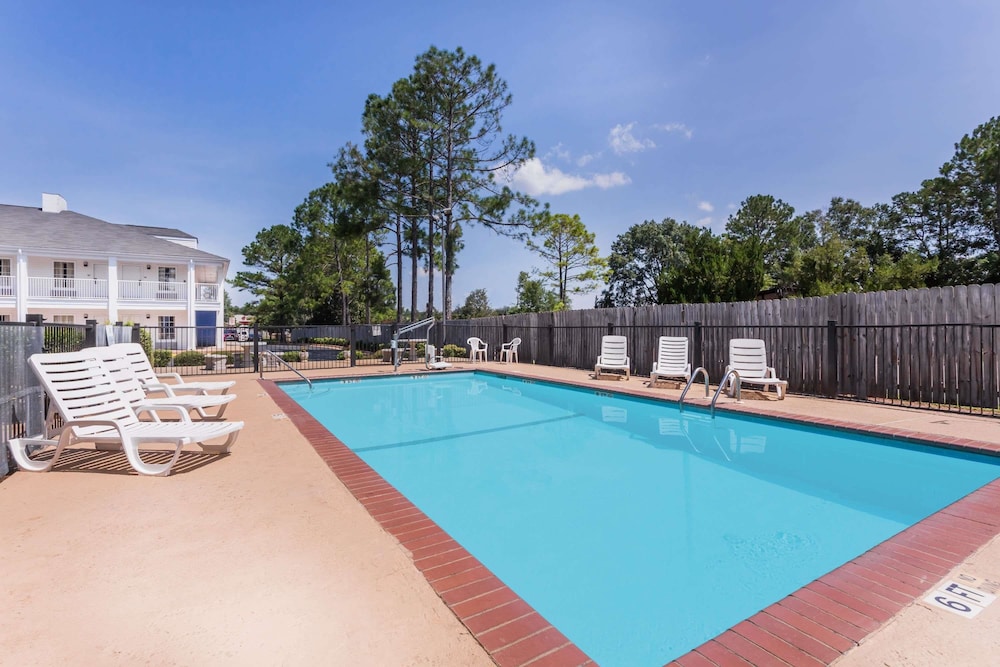 Baymont By Wyndham Albany At Albany Mall 13/22